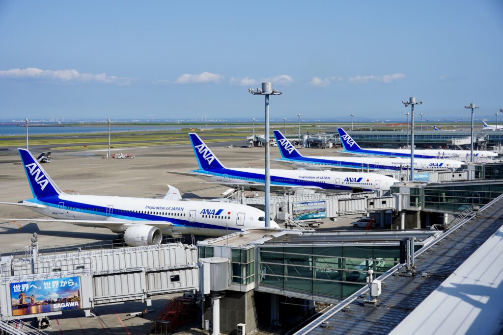 駐機しているANA機材