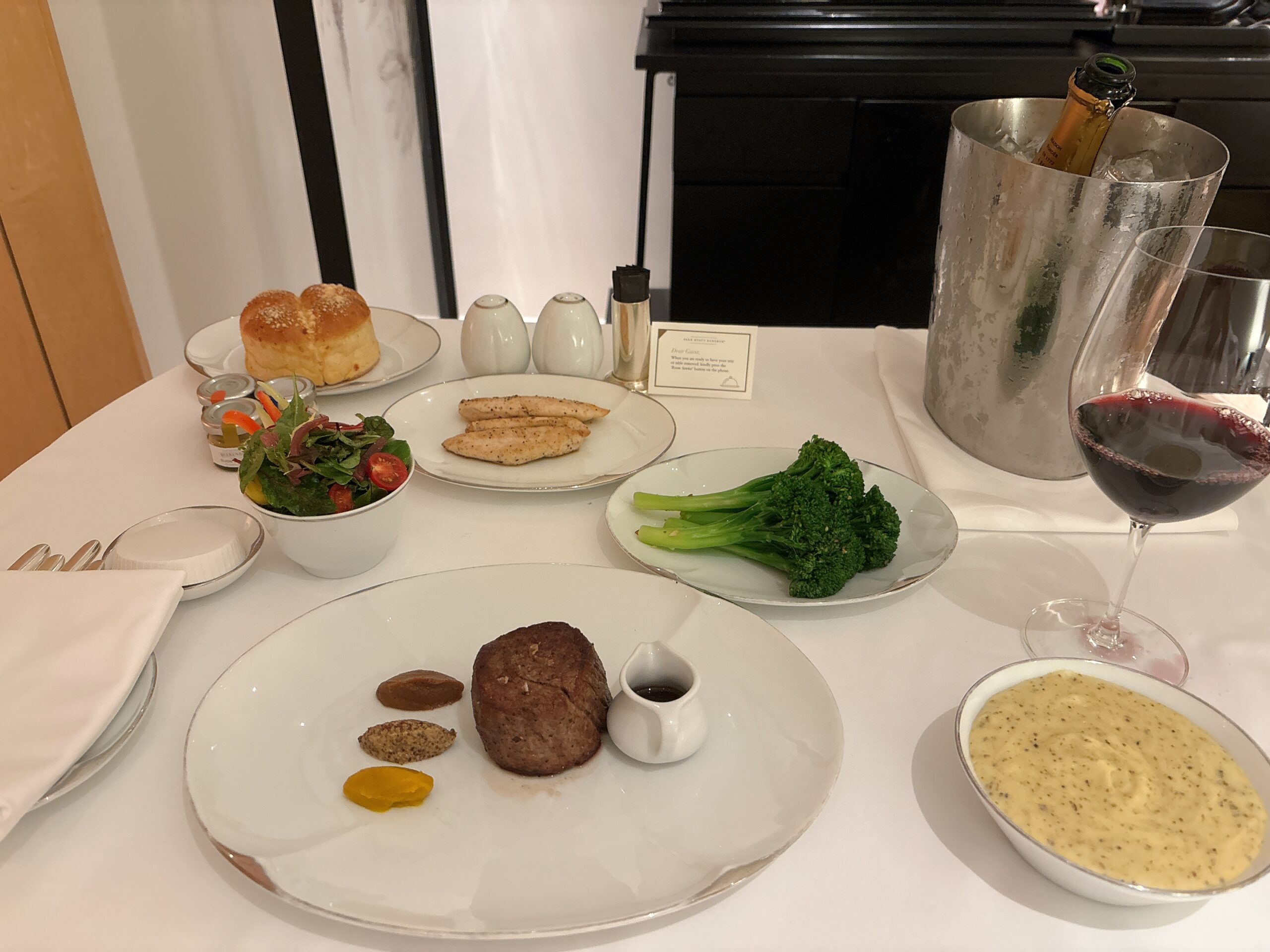 パークハイアットバンコクのインルームダイニング