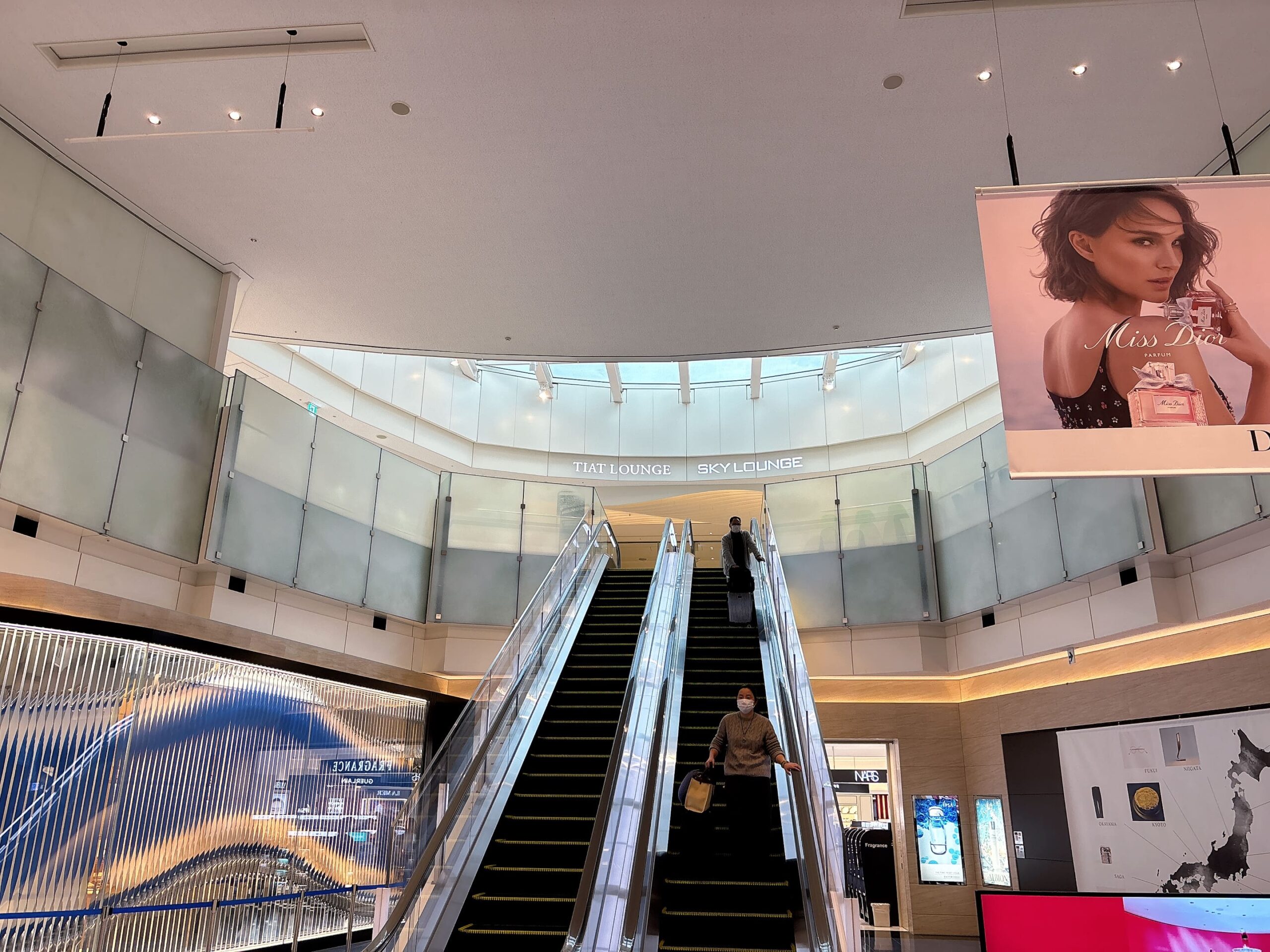 TIAT LOUNGEの外観