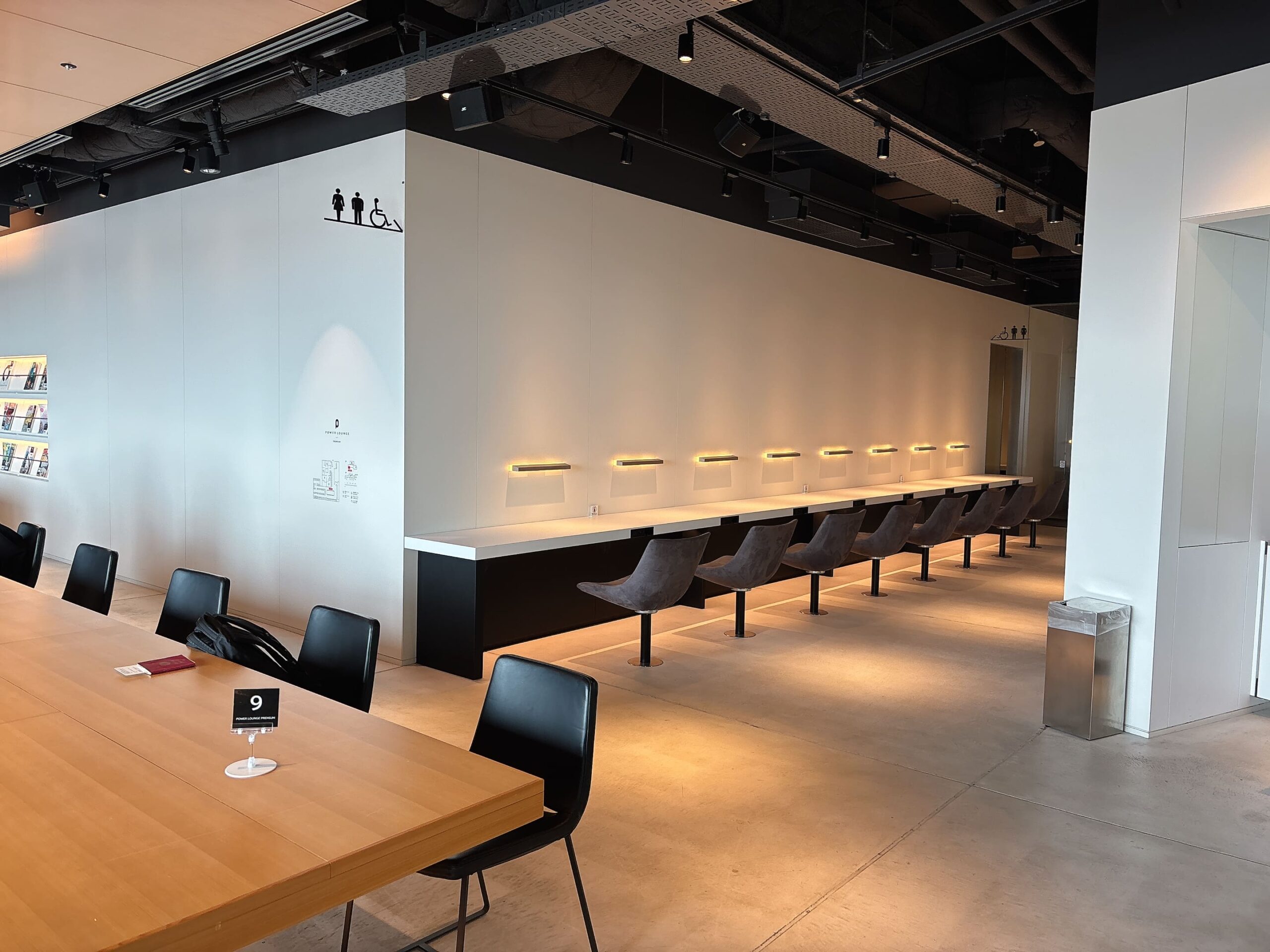 power lounge premiumの内観