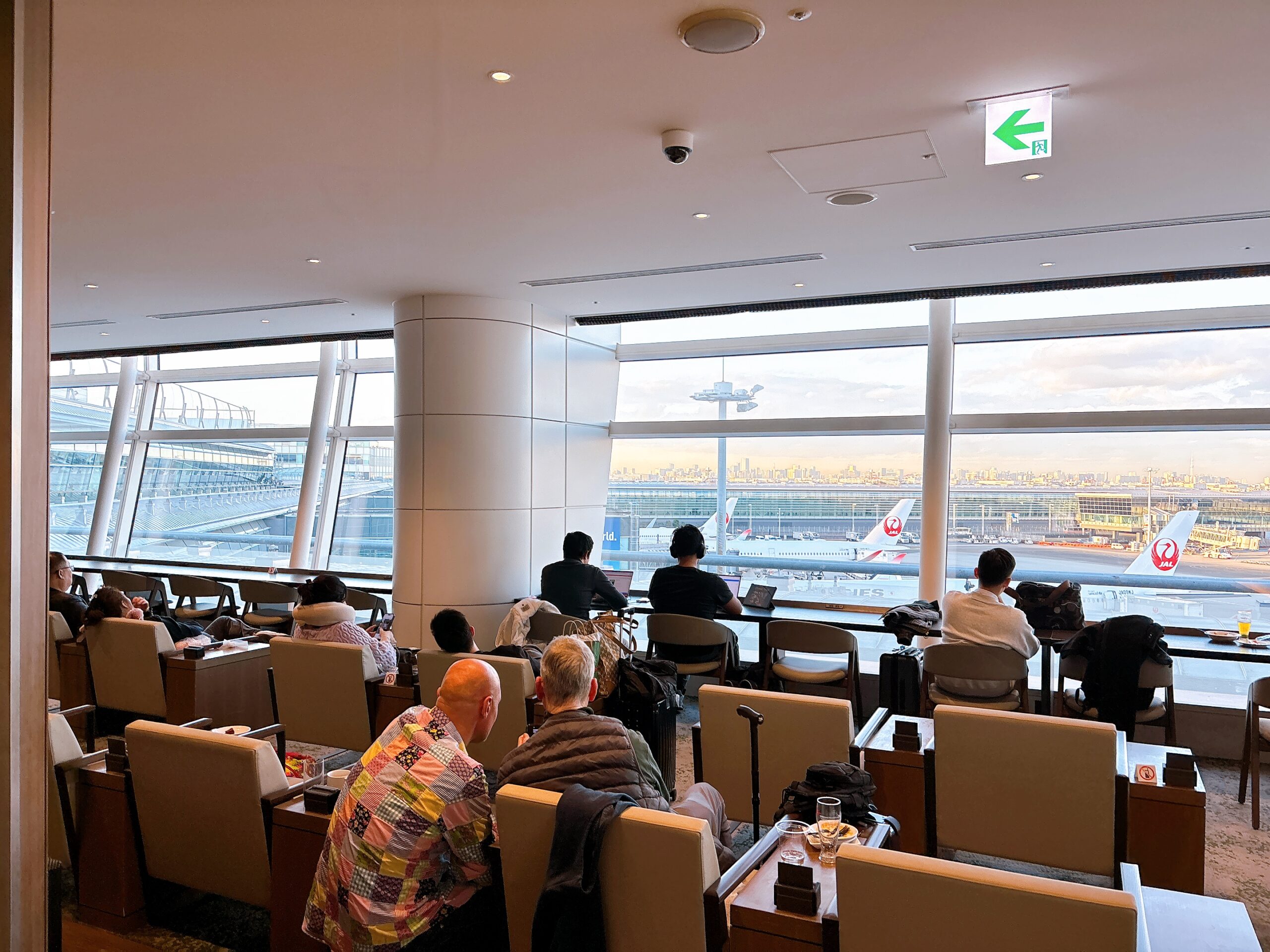 TIAT LOUNGEの内観