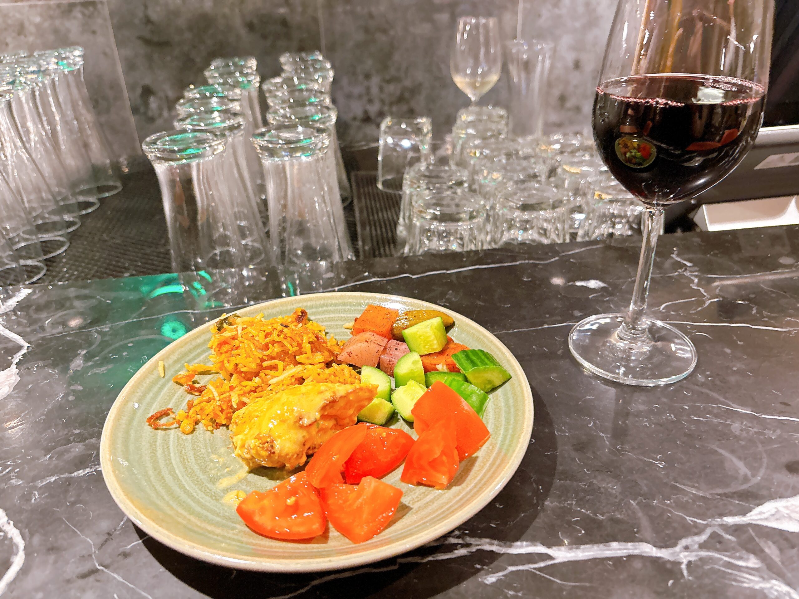 アブダビ国際空港のプライオリティパスラウンジの軽食