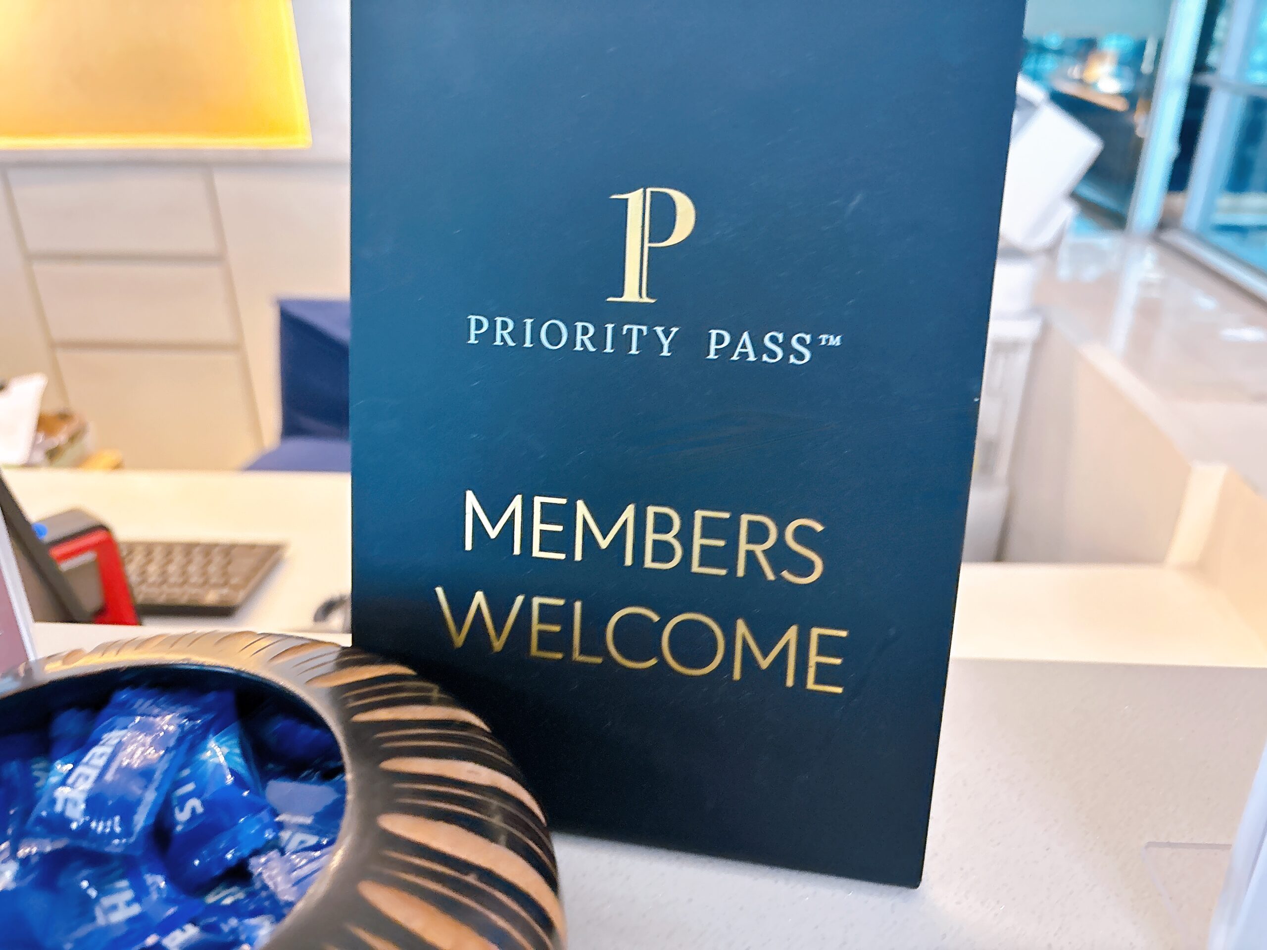 プライオリティパスラウンジのロゴ