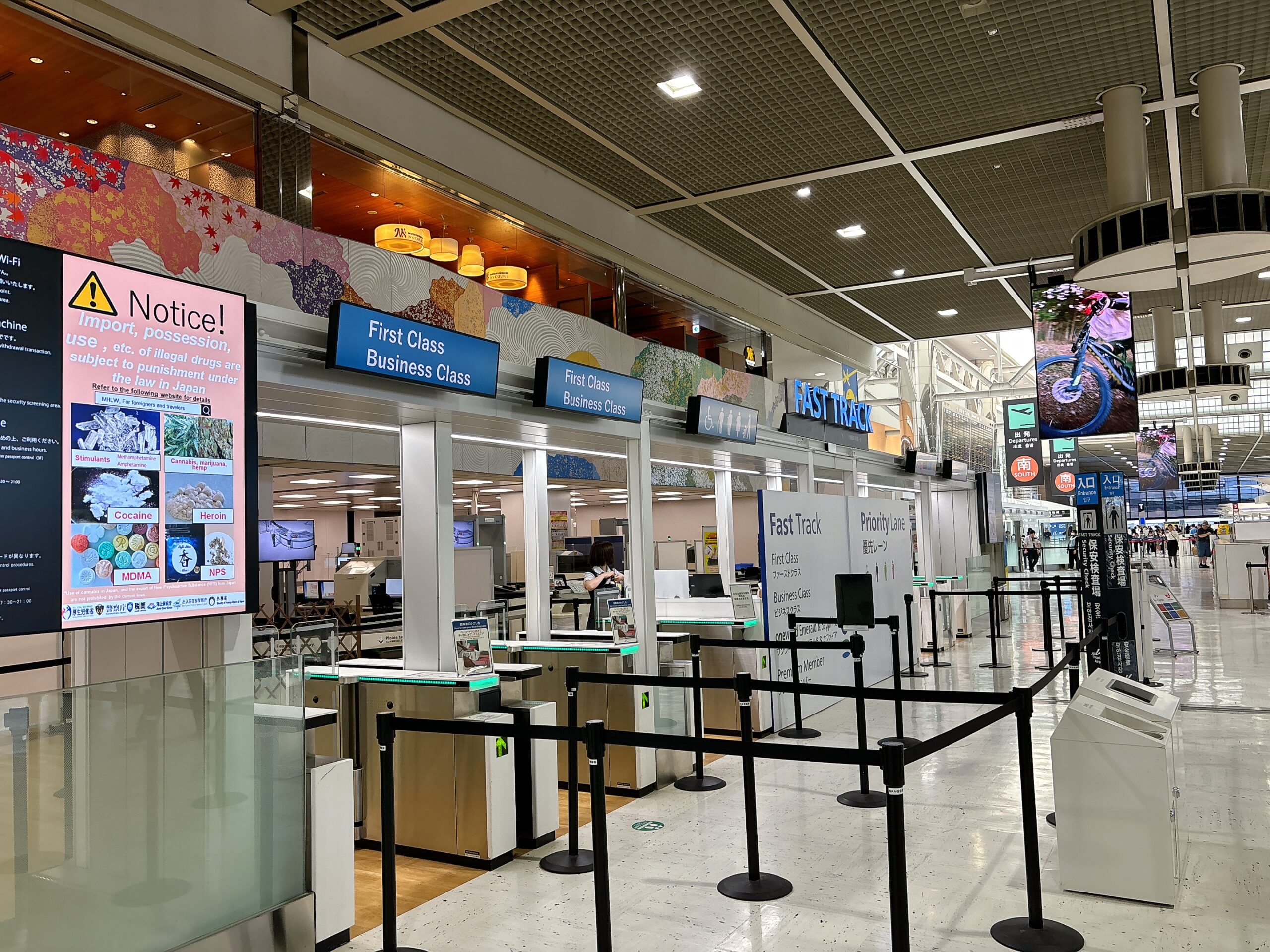 成田空港第2ターミナル内の様子