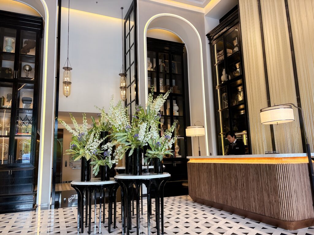 ホテルのチェックインカウンター