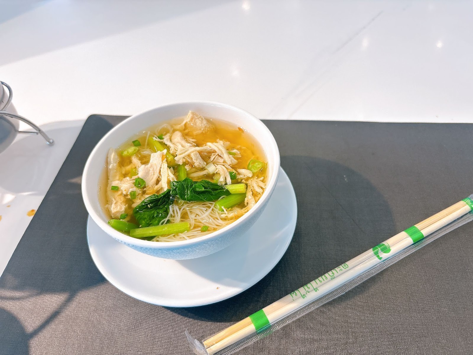 ミラクルラウンジのチキンヌードル