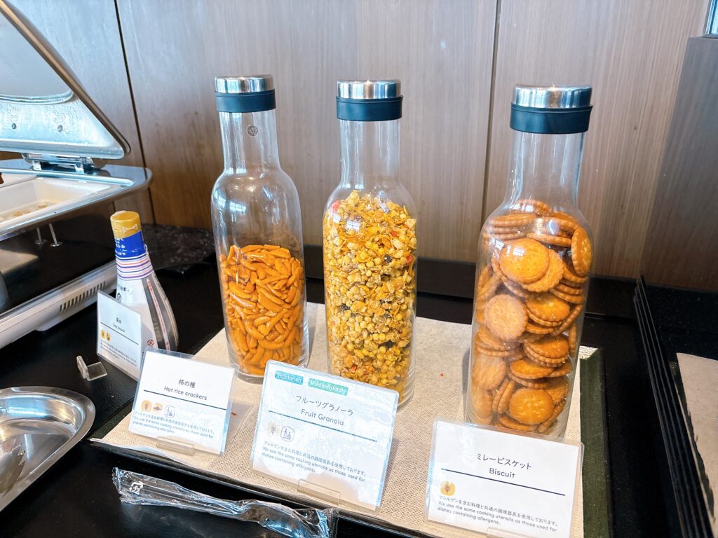 フルーツグラノーラやビスケット